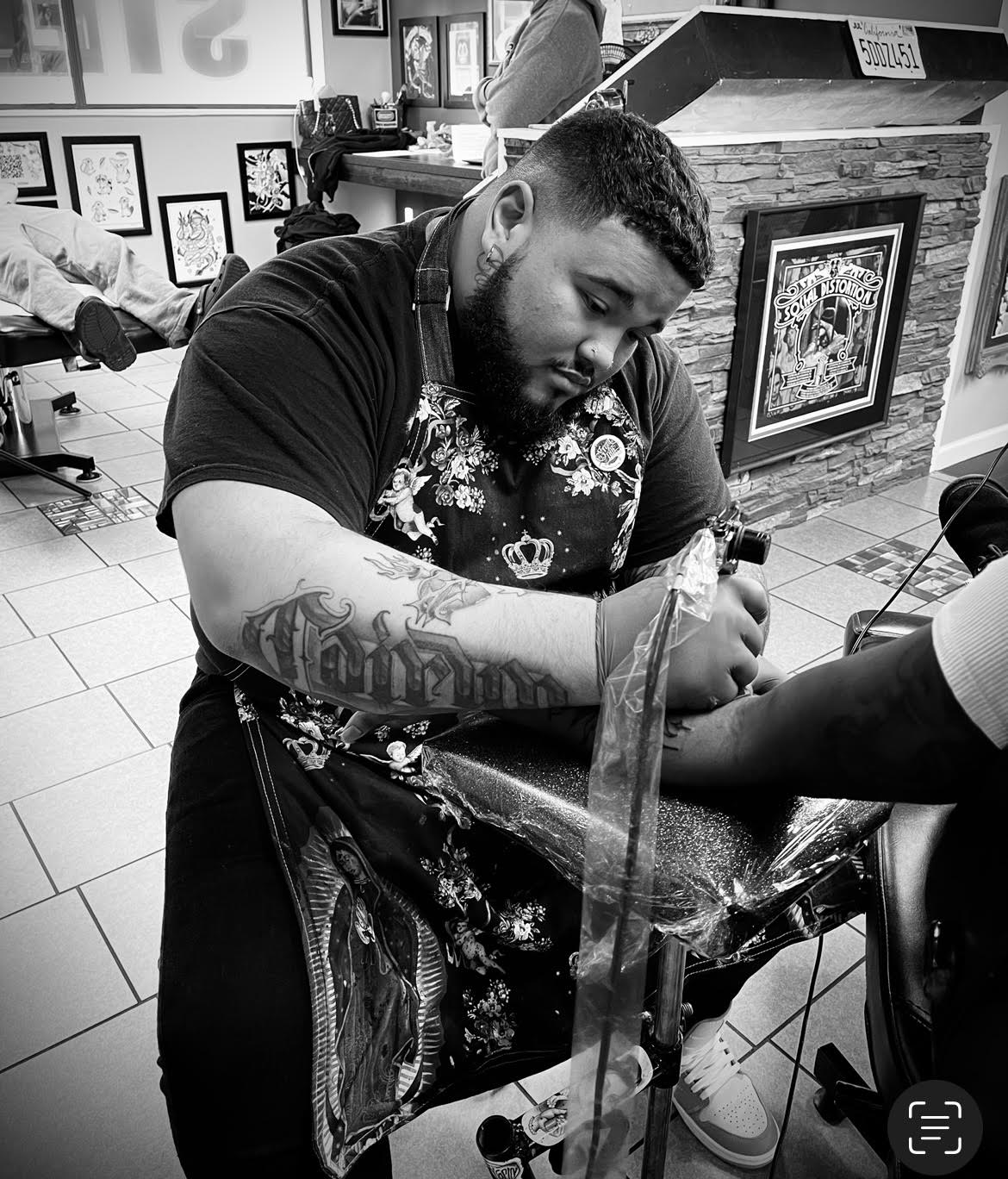Image of Expert Tattoo Artist ​​Lorenzo Shaw